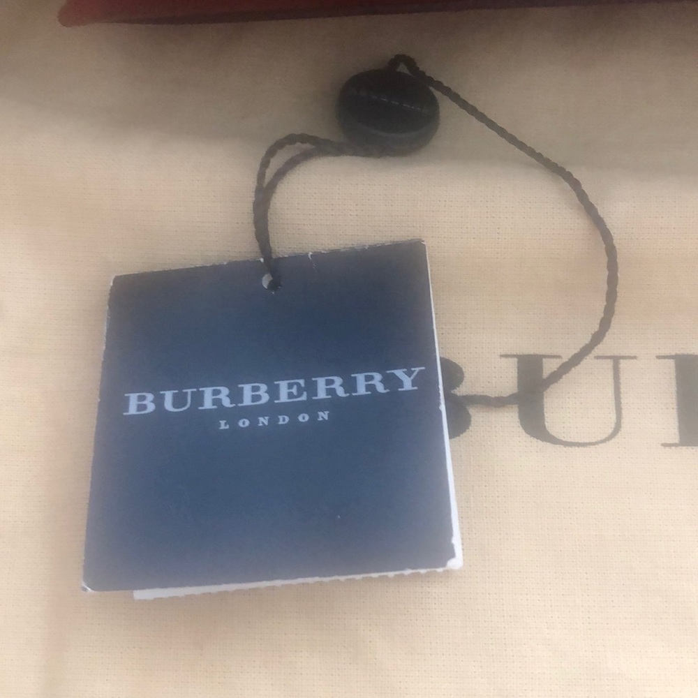 Classic original leather Burberry red clutch - Picture 3 of 6